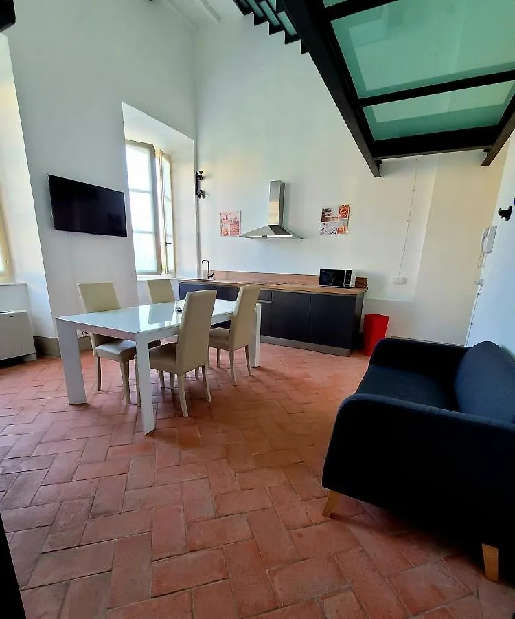 La Villa Apartments: Sardinia-Corsica Gateway with Secure Parking Livorno