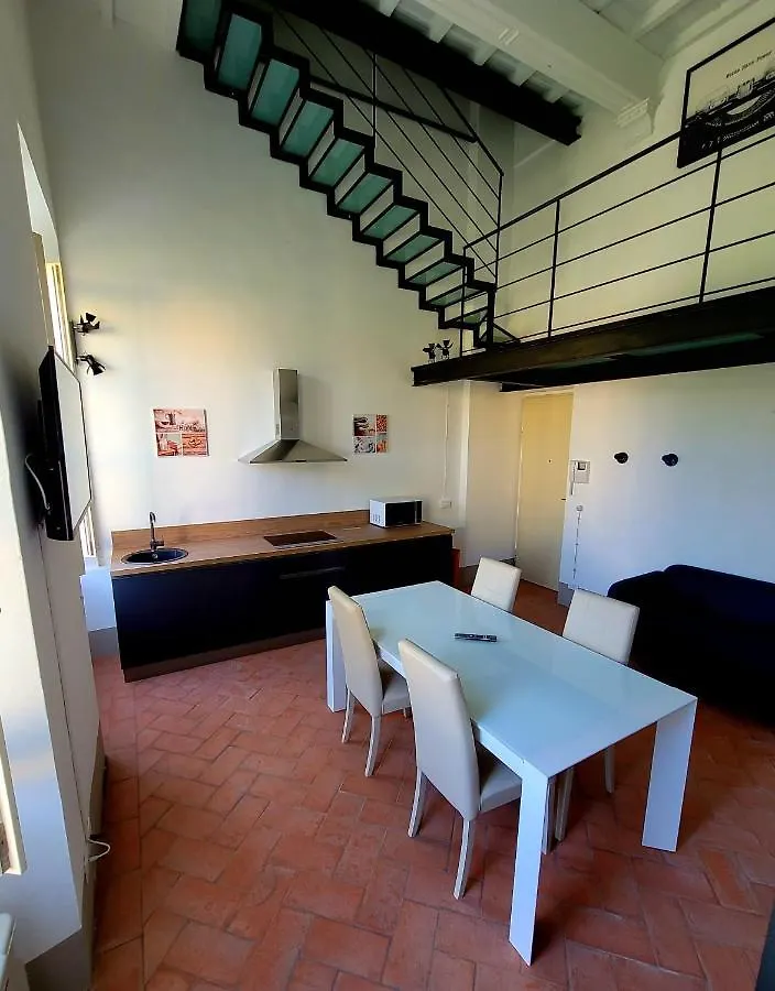 La Villa Apartments: Sardinia-Corsica Gateway with Secure Parking Livorno
