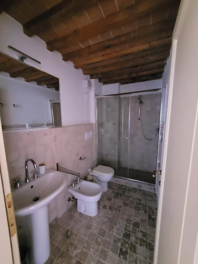 La Villa Apartments: Sardinia-Corsica Gateway with Secure Parking Livorno Apartment