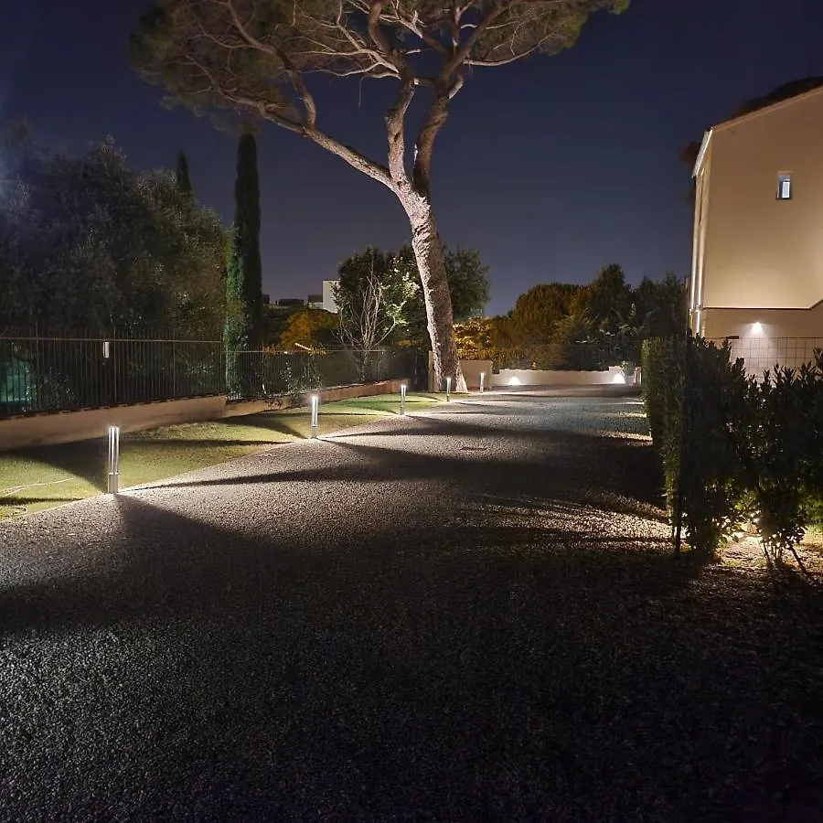 La Villa Apartments: Sardinia-Corsica Gateway with Secure Parking Livorno Apartment
