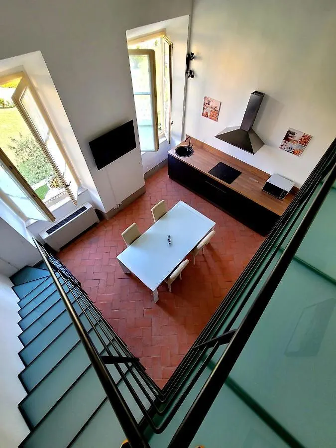 La Villa Apartments: Sardinia-Corsica Gateway with Secure Parking Livorno 0*,  Italy