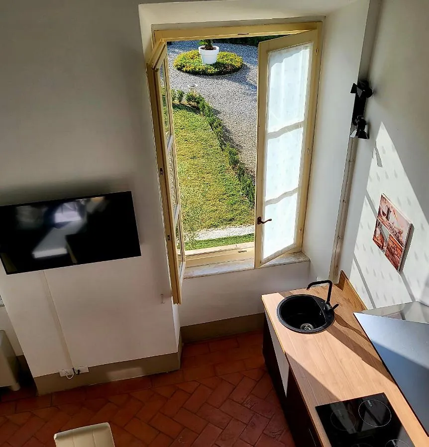 La Villa Apartments: Sardinia-Corsica Gateway with Secure Parking Livorno