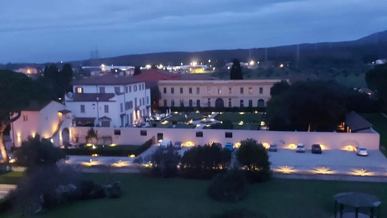 La Villa Apartments: Sardinia-Corsica Gateway with Secure Parking Livorno