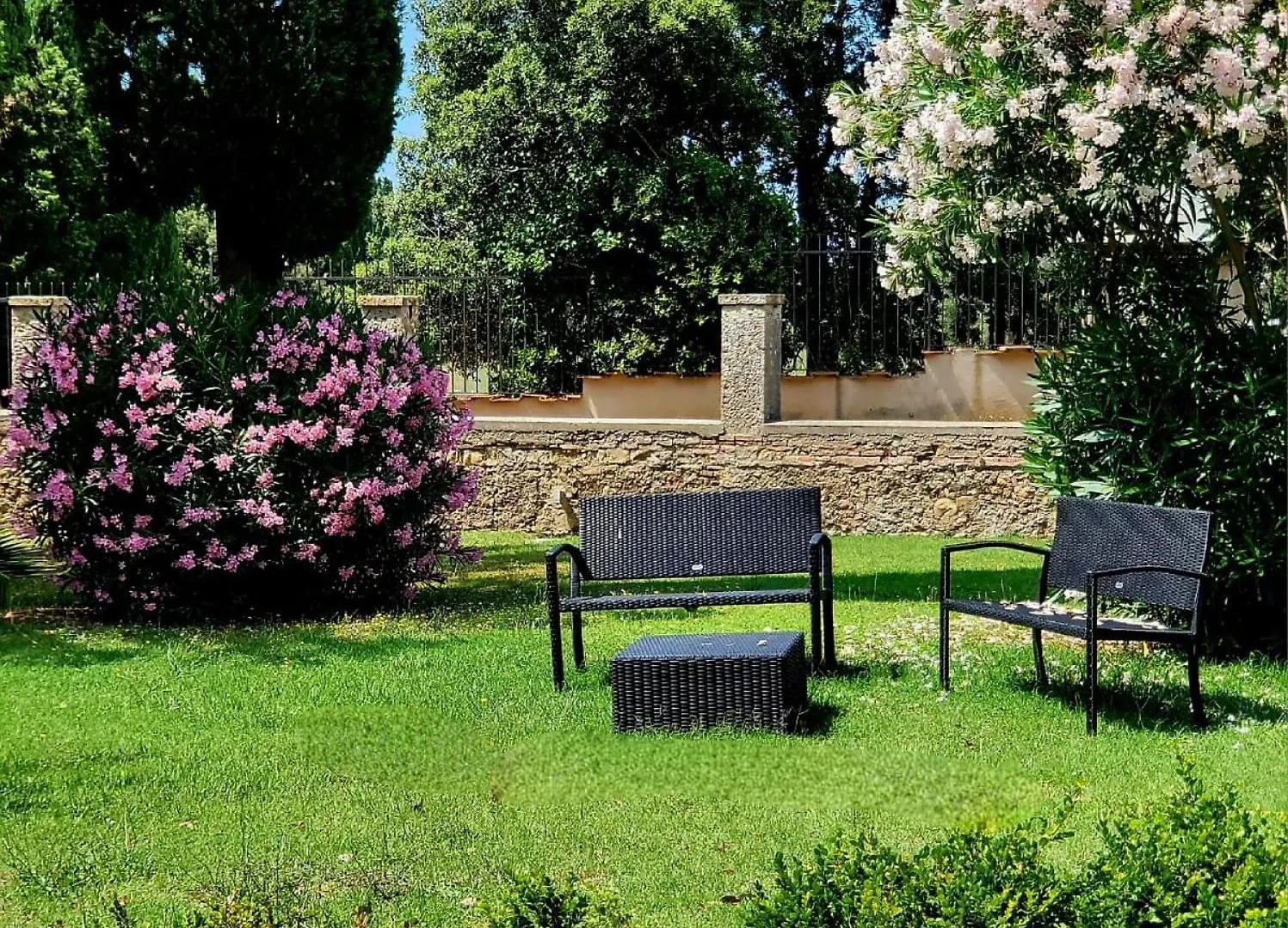Apartment La Villa Apartments: Sardinia-Corsica Gateway with Secure Parking Livorno
