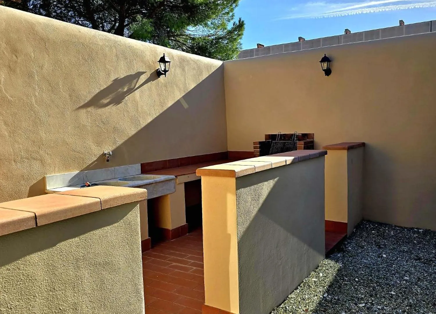 La Villa Apartments: Sardinia-Corsica Gateway with Secure Parking Livorno 0*,