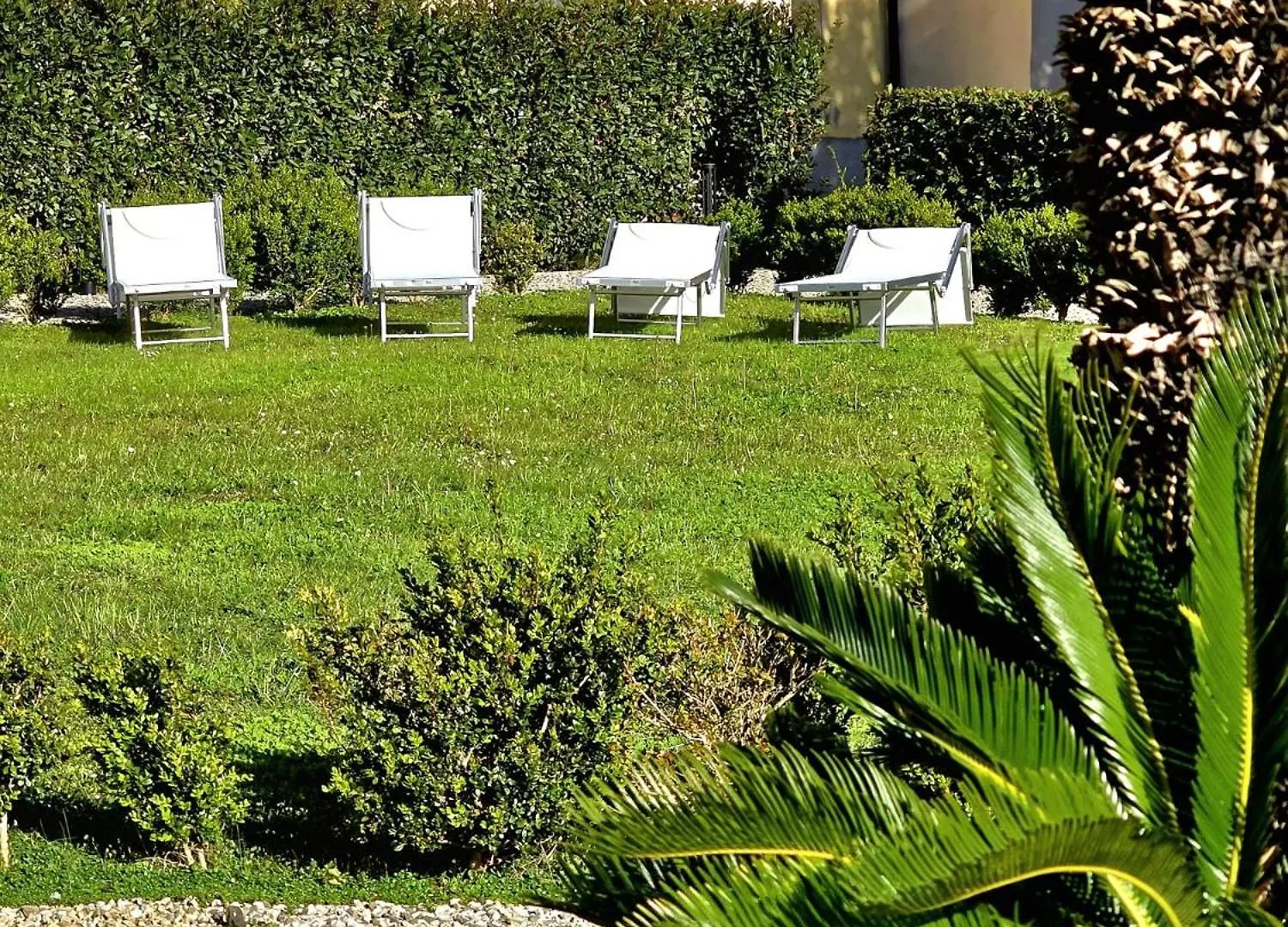 La Villa Apartments: Sardinia-Corsica Gateway with Secure Parking Livorno Apartment