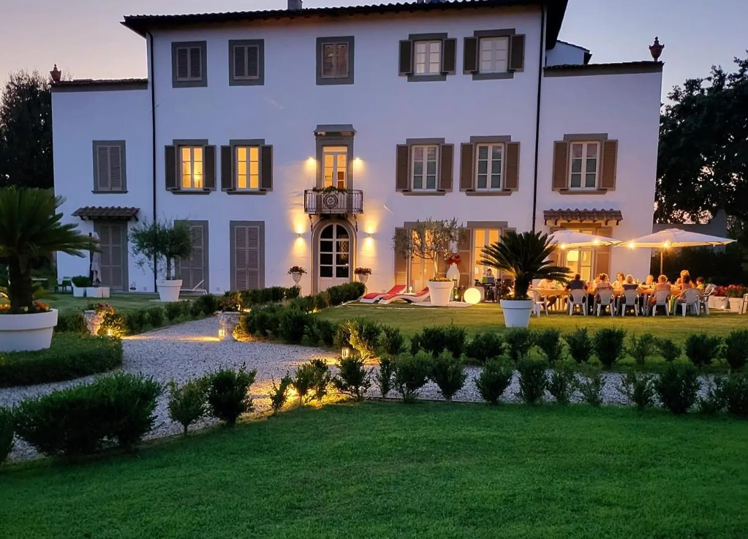 La Villa Apartments: Sardinia-Corsica Gateway with Secure Parking Livorno Italy