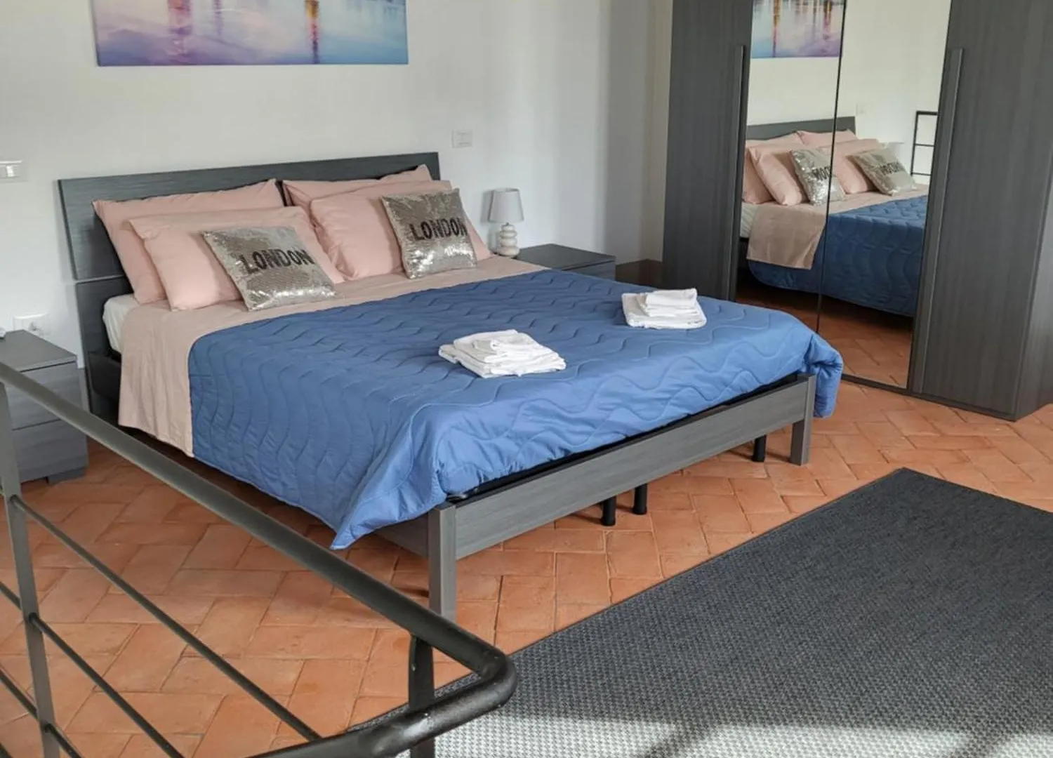 La Villa Apartments: Sardinia-Corsica Gateway with Secure Parking Livorno Apartment