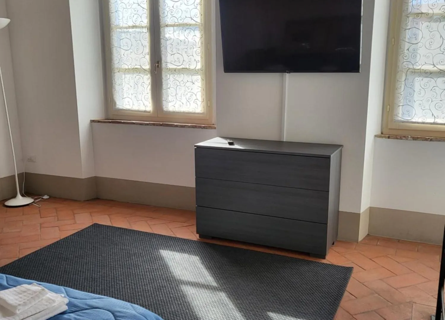 La Villa Apartments: Sardinia-Corsica Gateway with Secure Parking Livorno Apartment